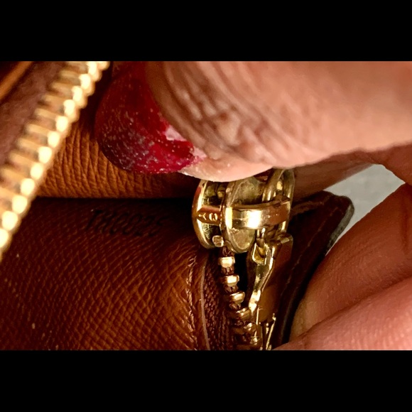 ‼️sold‼️Louis Vuitton Sarah Wallet - Picture 4 of 16